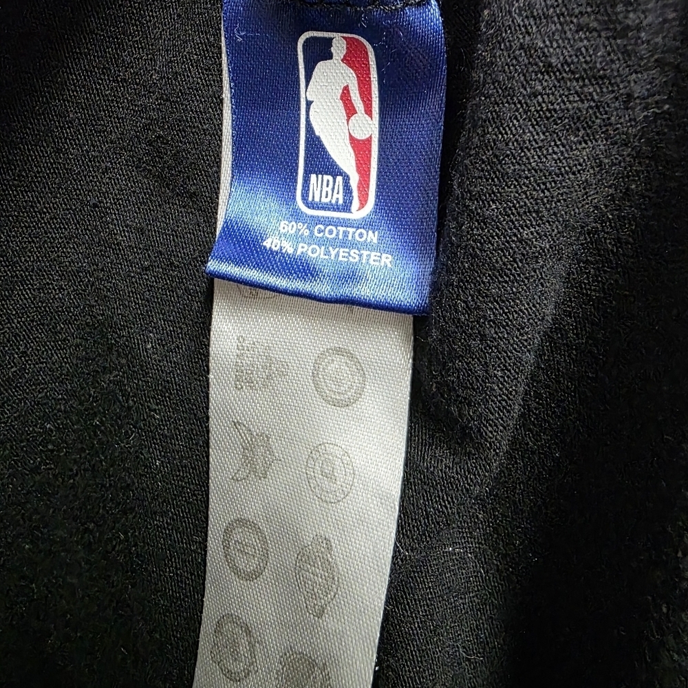 Lebron James Black Lakers Graphic T-Shirt - Picture 3 of 4
